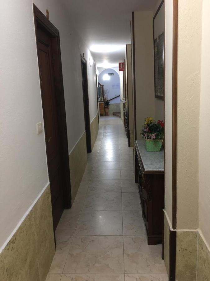 Hostal O Labrador Hotel O Hospital Екстериор снимка