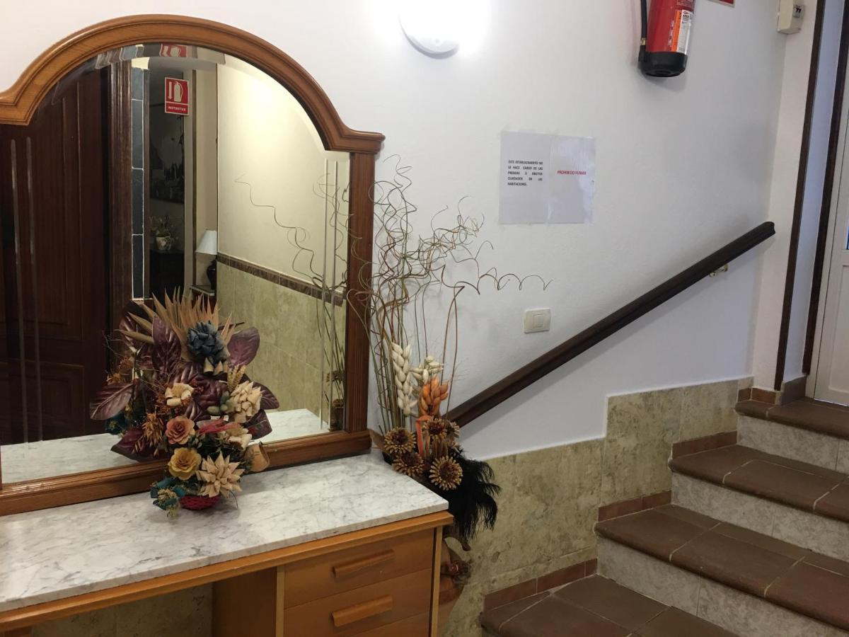Hostal O Labrador Hotel O Hospital Екстериор снимка