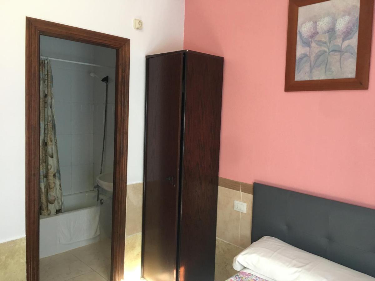 Hostal O Labrador Hotel O Hospital Екстериор снимка