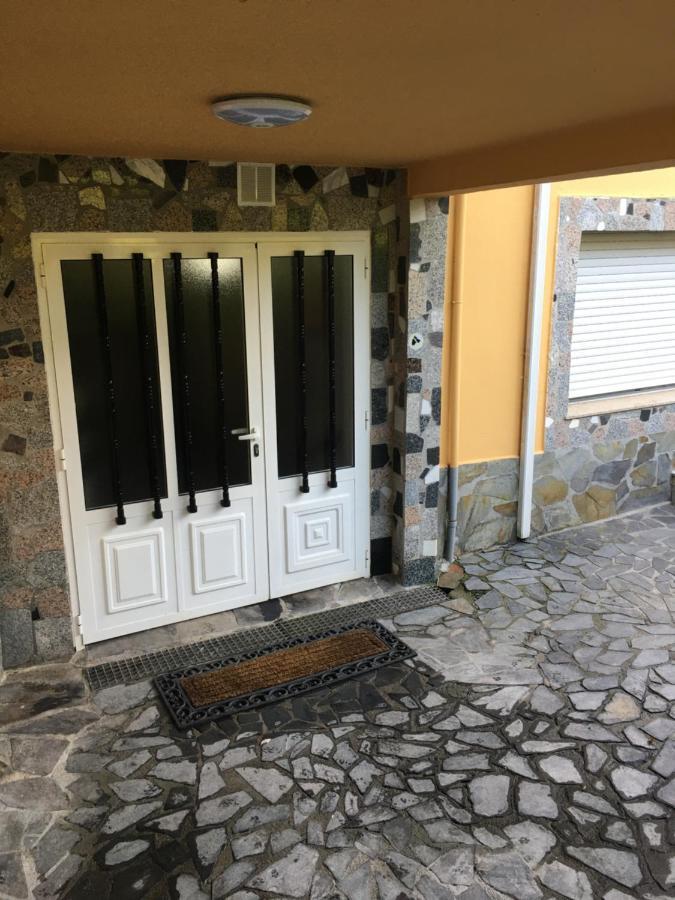 Hostal O Labrador Hotel O Hospital Екстериор снимка