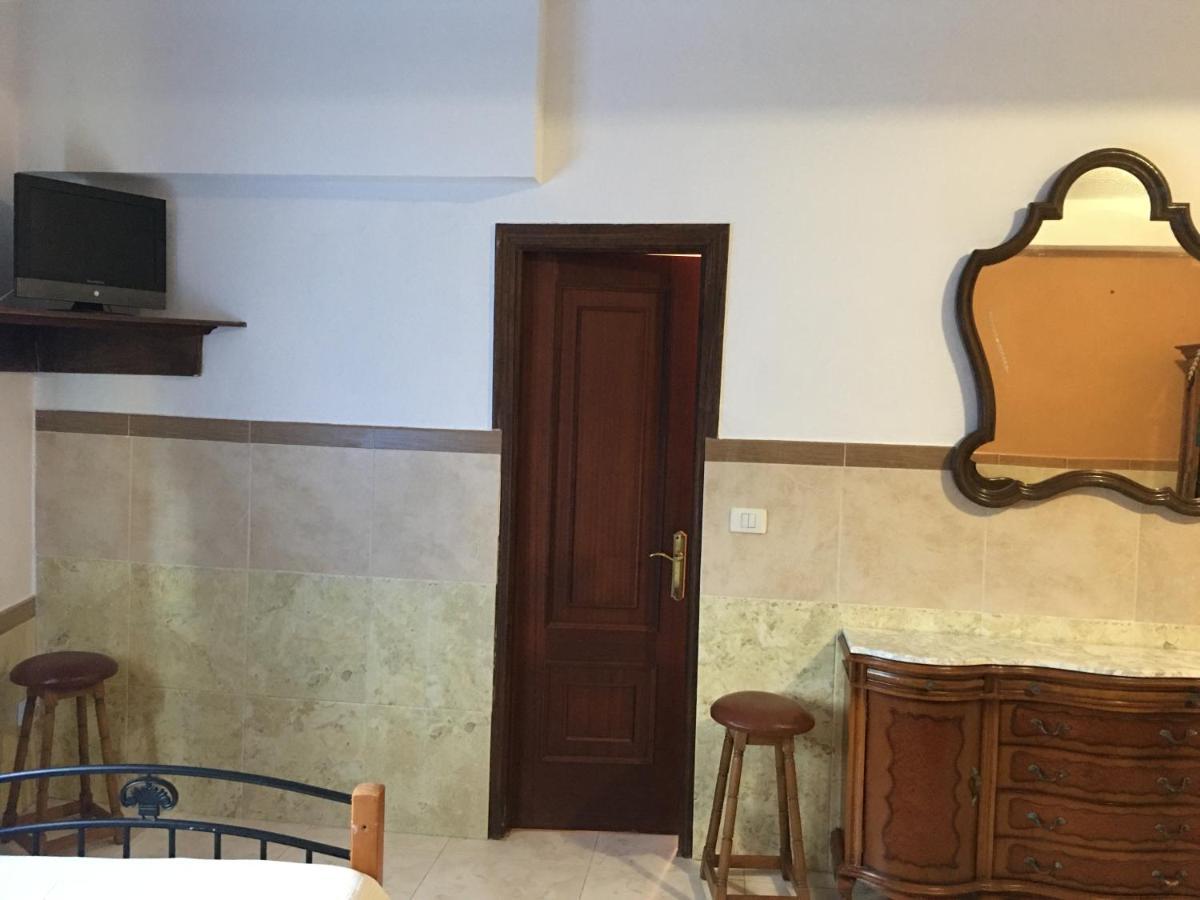 Hostal O Labrador Hotel O Hospital Екстериор снимка