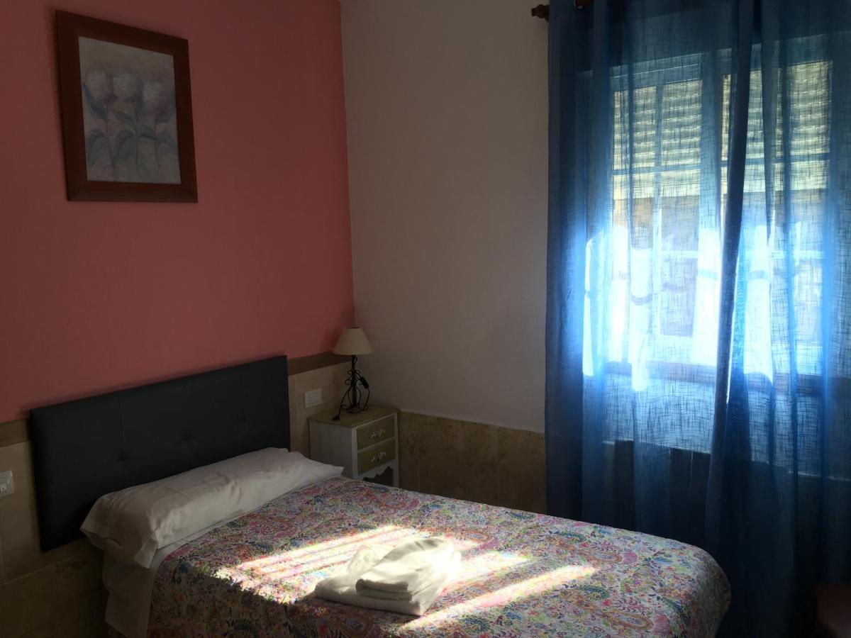 Hostal O Labrador Hotel O Hospital Екстериор снимка