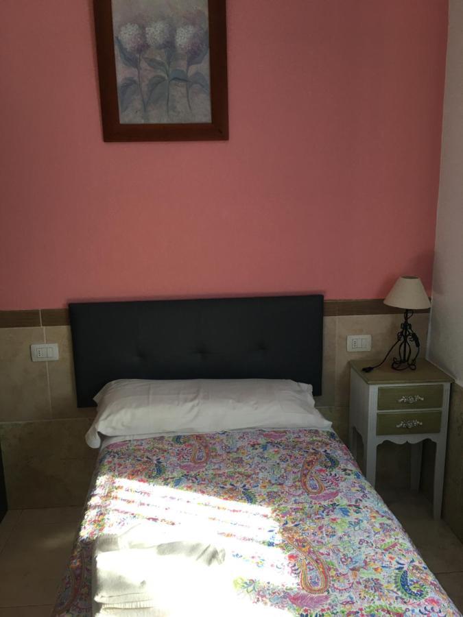 Hostal O Labrador Hotel O Hospital Екстериор снимка